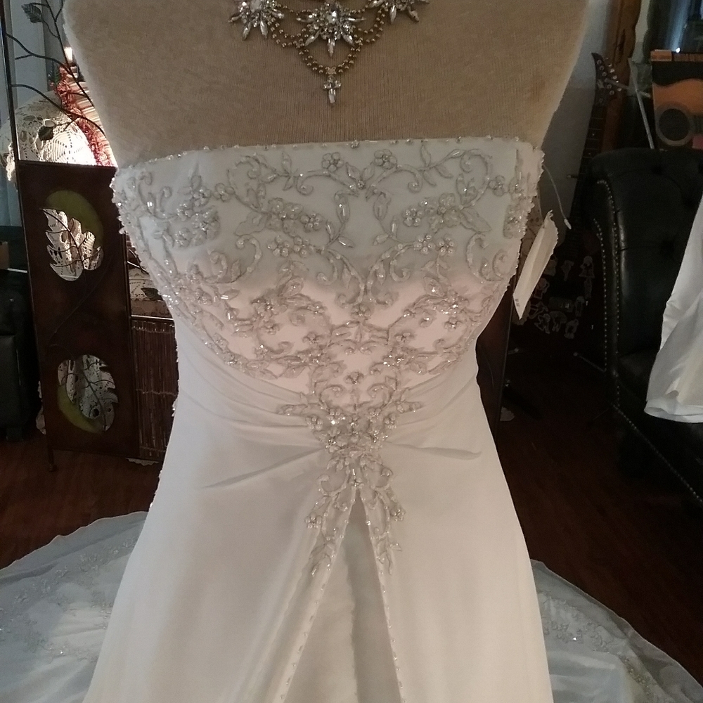 White  Wedding Dress NWT size  6